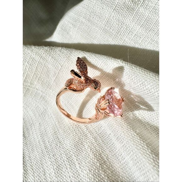 Beautiful oval light pink cubic zirconia adjustable hummingbird ring - Picture 1 of 8